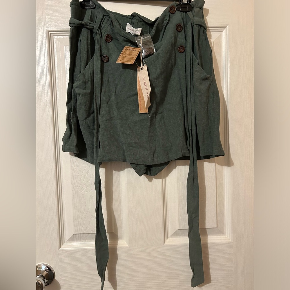 Mustard Seed‎ Belted Skort Size L, Dark Green. New With Tag